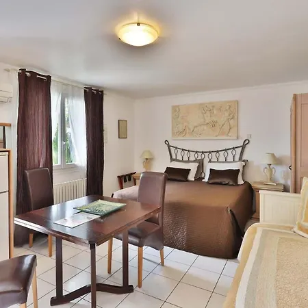 Pensión Atrium Augusta Fréjus