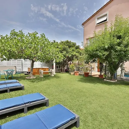 Atrium Augusta Pensión Fréjus